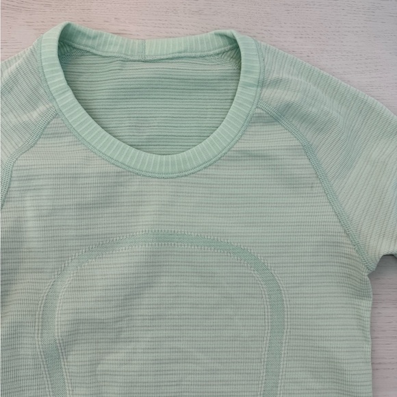 Swiftly Tech Long Sleeve Crew Long Sleeve T-Shirt Lululemon size 4 - Picture 3 of 5